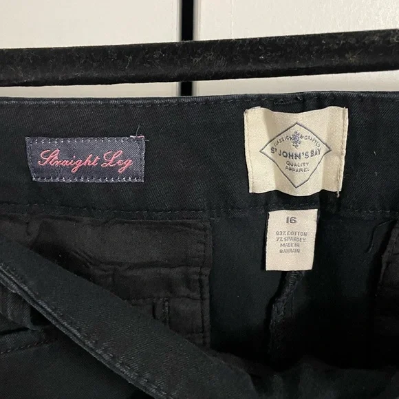 Women's Black Curvy-Fit Straight-Leg Pants - Picture 5 of 5